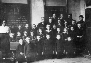 F563 Klassenfoto Antoniusschool Kranenburg - jaren 20